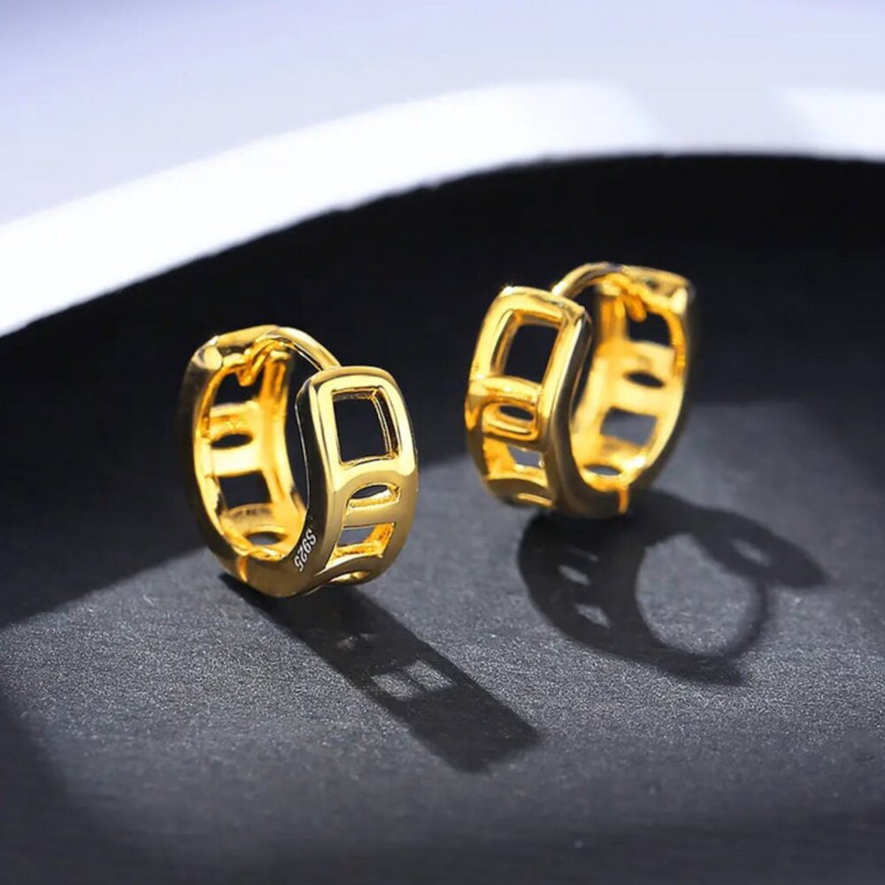 Gold Square Links Huggie Earrings. 925 Sterling Silver. #1024